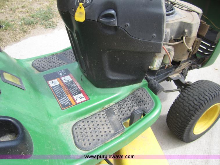image for item C9777 John Deere G110 automatic lawn mower