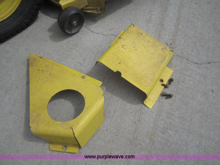 image for item C9777 John Deere G110 automatic lawn mower