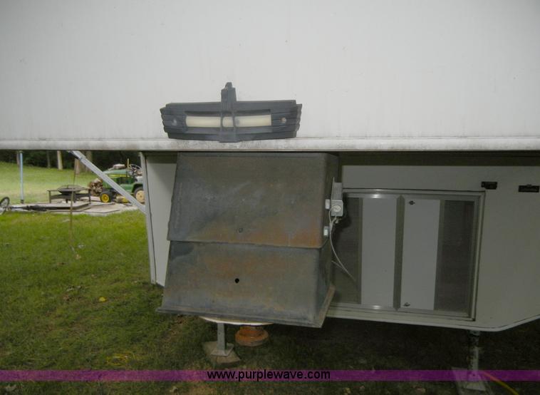 image for item D9501 1997 Sportsman 315F 31.5' camper