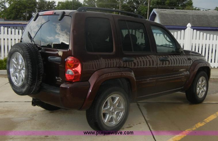 image for item D9643 2004 Jeep Liberty Limited SUV