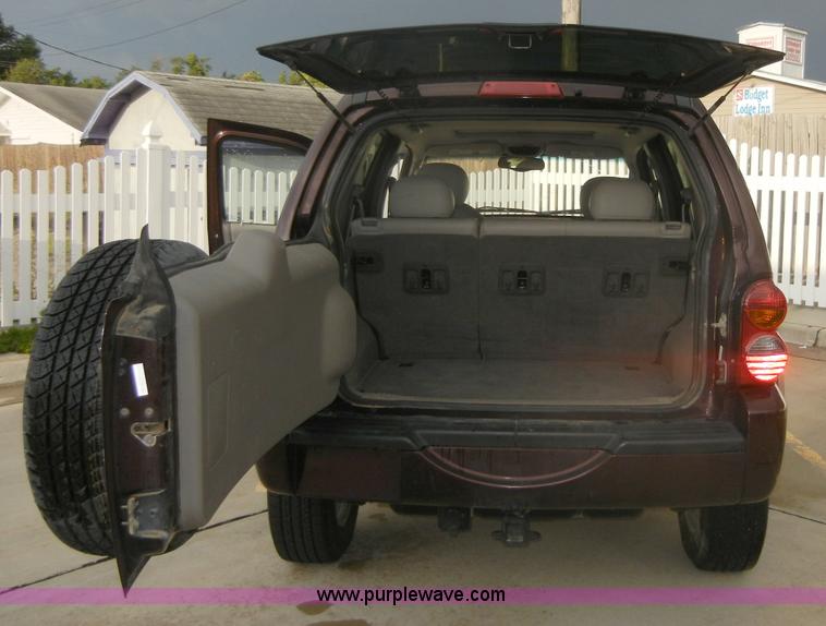 image for item D9643 2004 Jeep Liberty Limited SUV