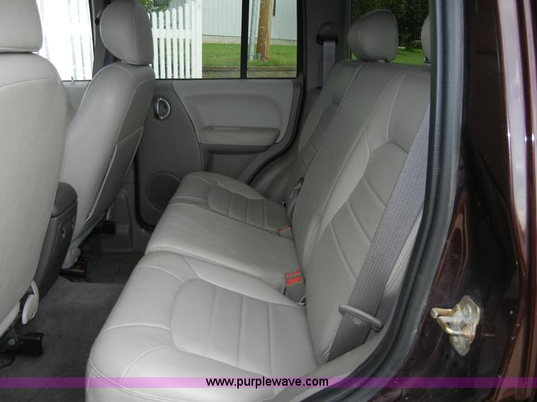 image for item D9643 2004 Jeep Liberty Limited SUV