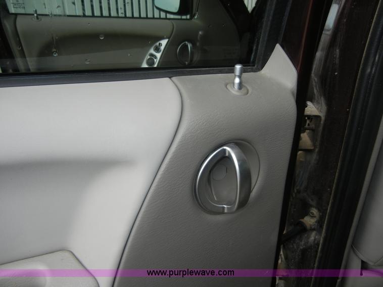 image for item D9643 2004 Jeep Liberty Limited SUV