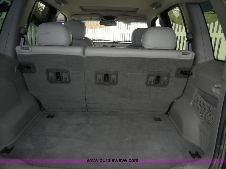 image for item D9643 2004 Jeep Liberty Limited SUV