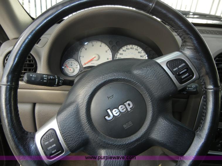 image for item D9643 2004 Jeep Liberty Limited SUV