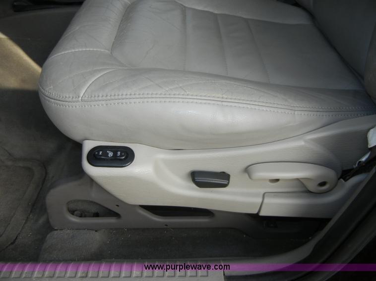 image for item D9643 2004 Jeep Liberty Limited SUV