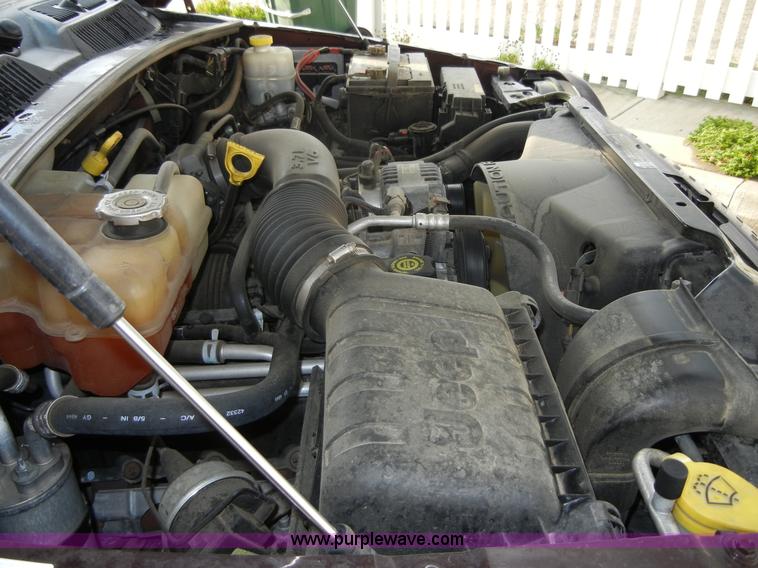 image for item D9643 2004 Jeep Liberty Limited SUV