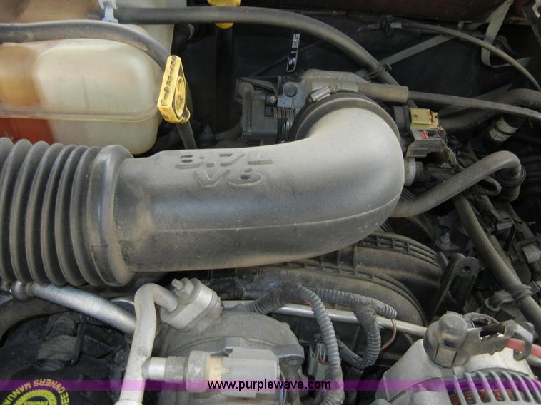 image for item D9643 2004 Jeep Liberty Limited SUV