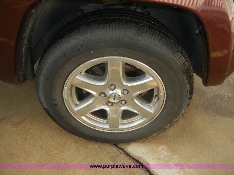 image for item D9643 2004 Jeep Liberty Limited SUV