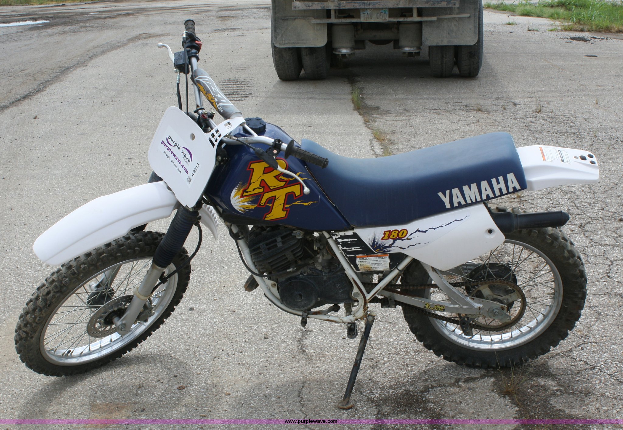 Yamaha 180 dirt bike in Lawrence, KS Item A2213 sold Purple Wave