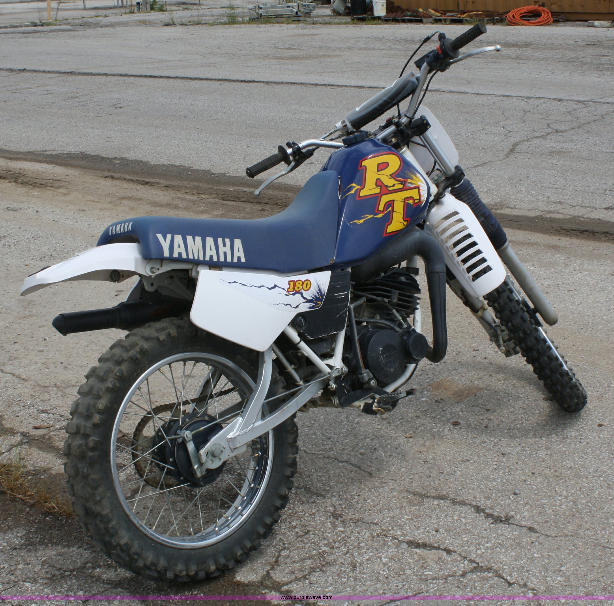 Yamaha 180 dirt bike in Lawrence, KS Item A2213 sold Purple Wave