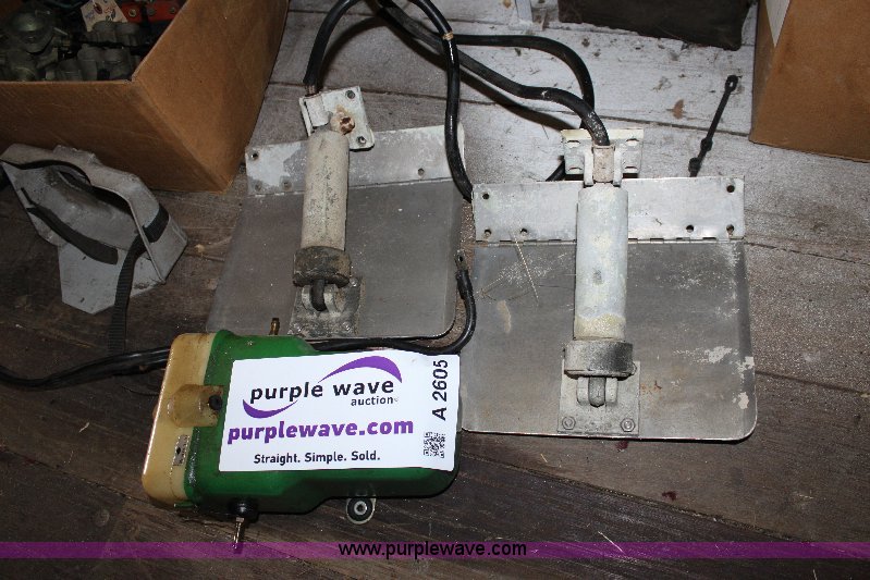 Boat leveler manufacturing hydraulic trim tabs in Abilene, KS Item