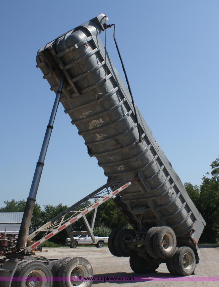 image for item A2140 1970 Hobbs 27' end dump trailer