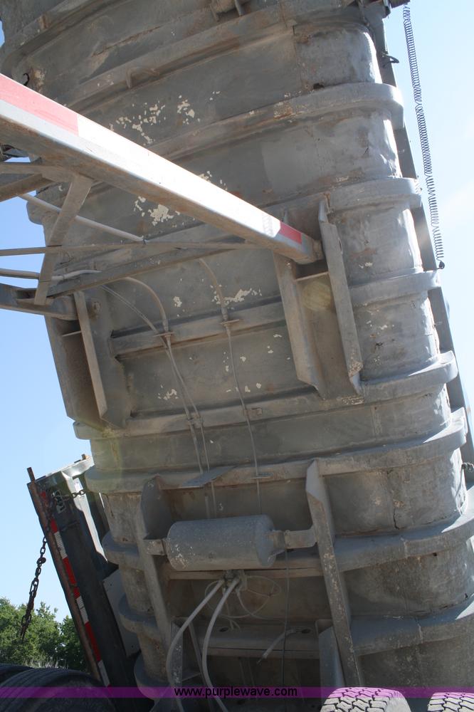 image for item A2140 1970 Hobbs 27' end dump trailer