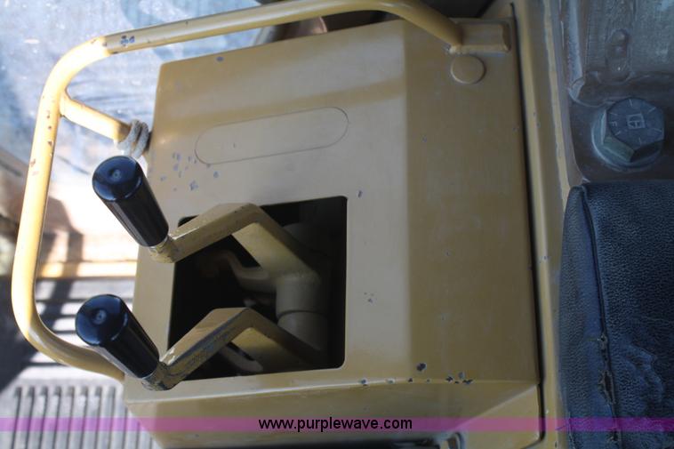 image for item A2195 1993 Caterpillar 963 track loader