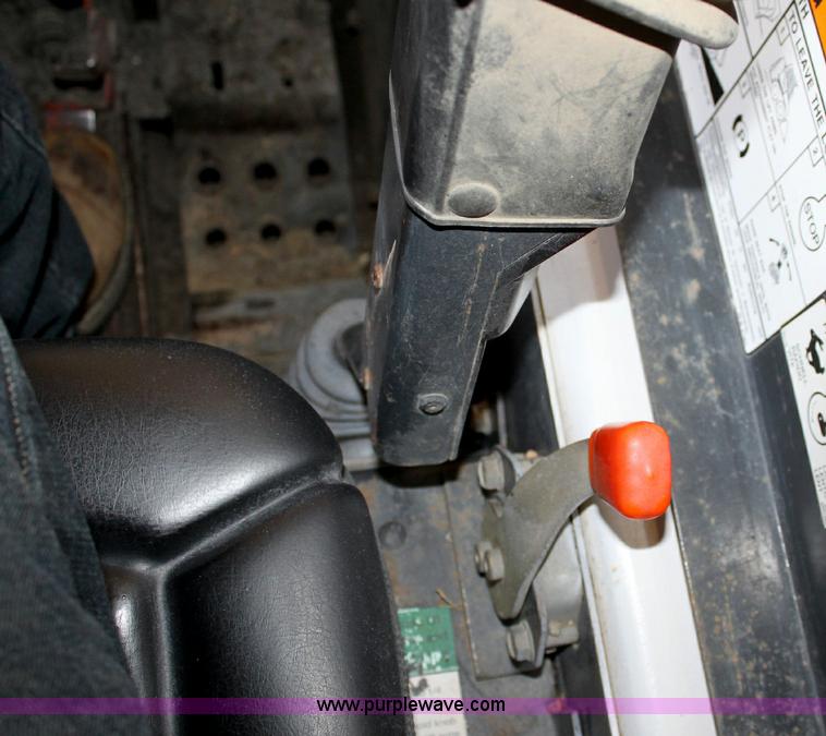 image for item A2547 1999 Bobcat 863 skid steer