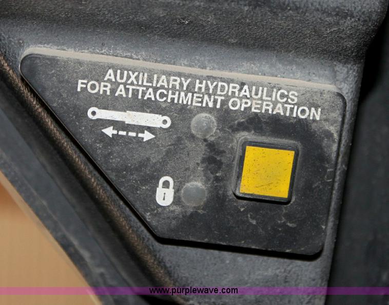 image for item A2547 1999 Bobcat 863 skid steer