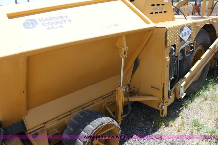 image for item A2563 1989 Blaw-Knox PF150 paver