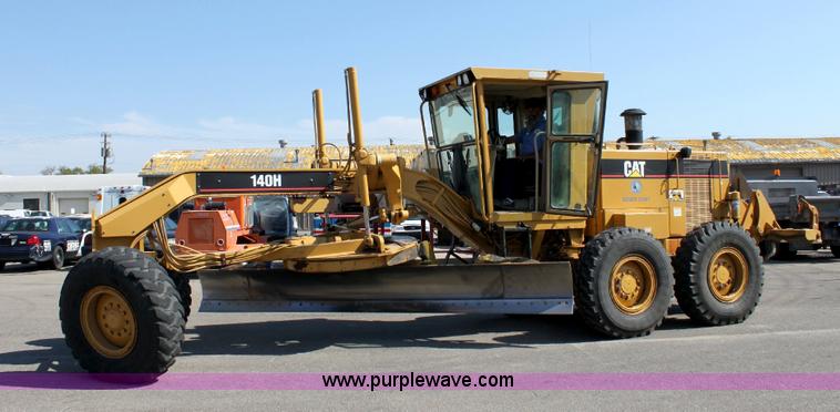 image for item A2580 1995 Caterpillar 140H motor grader