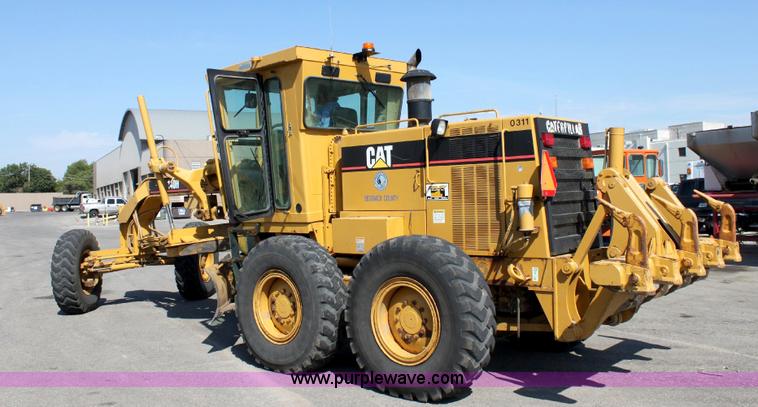 image for item A2580 1995 Caterpillar 140H motor grader