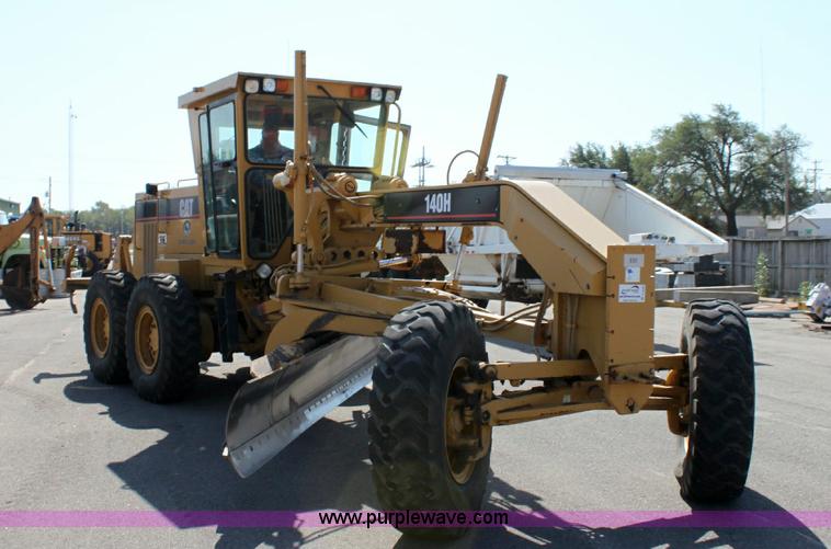 image for item A2580 1995 Caterpillar 140H motor grader