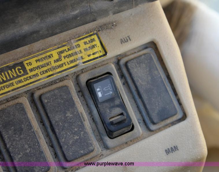 image for item A2580 1995 Caterpillar 140H motor grader