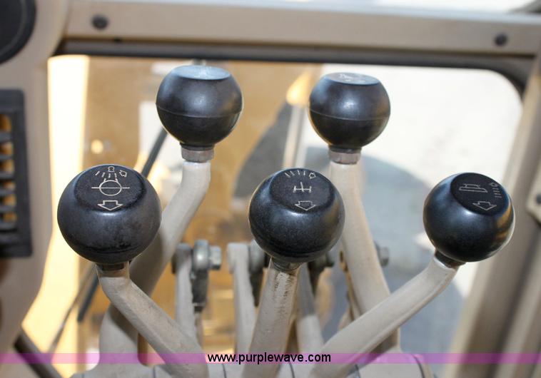 image for item A2580 1995 Caterpillar 140H motor grader