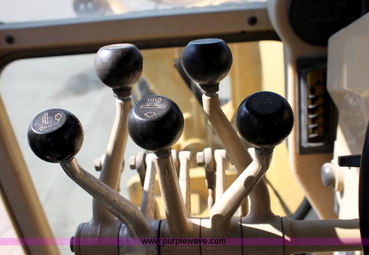 image for item A2580 1995 Caterpillar 140H motor grader