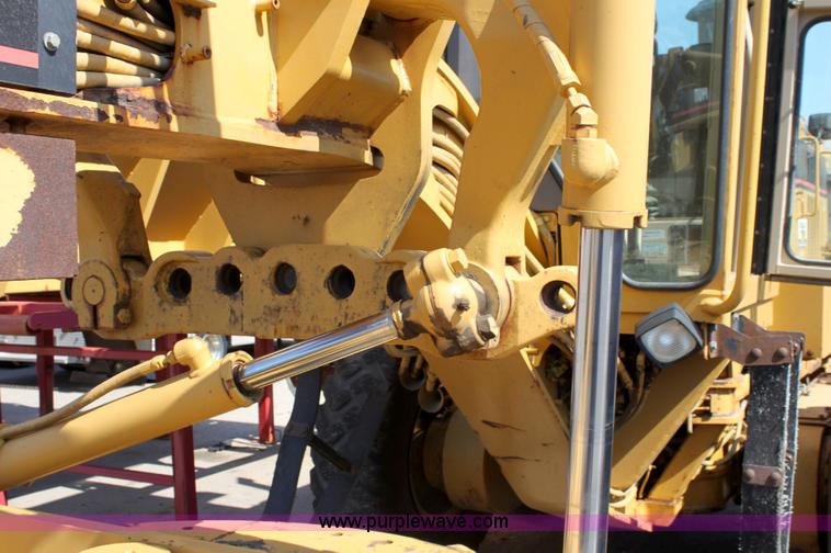 image for item A2580 1995 Caterpillar 140H motor grader