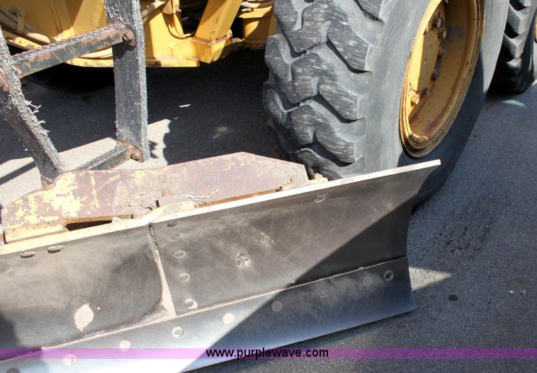 image for item A2580 1995 Caterpillar 140H motor grader