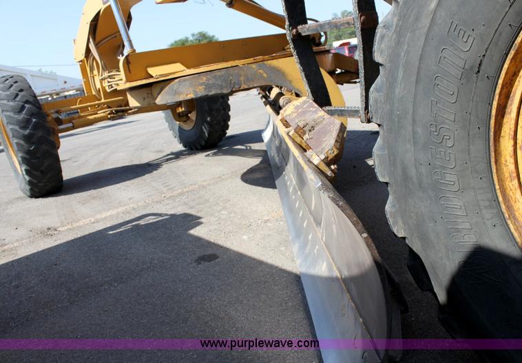 image for item A2580 1995 Caterpillar 140H motor grader