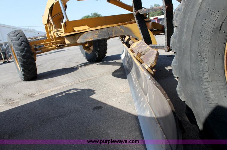 image for item A2580 1995 Caterpillar 140H motor grader