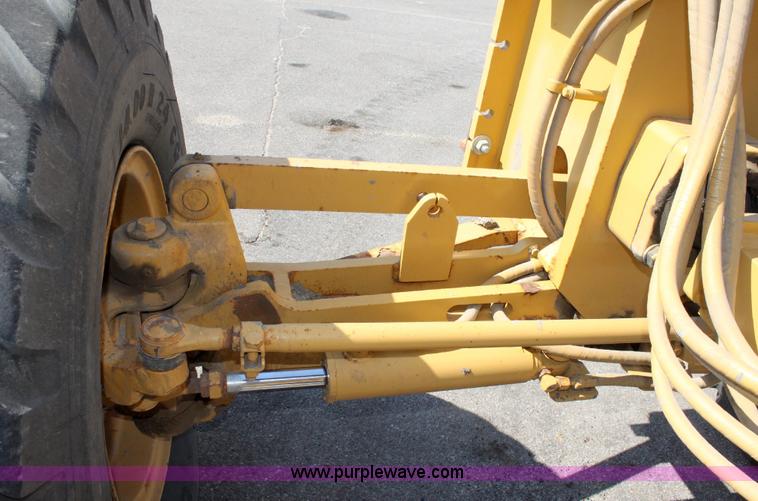 image for item A2580 1995 Caterpillar 140H motor grader