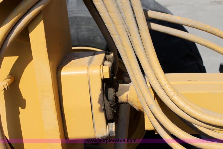 image for item A2580 1995 Caterpillar 140H motor grader