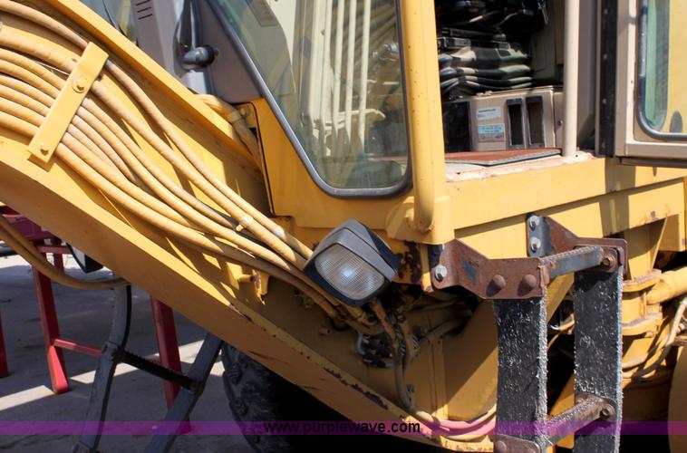 image for item A2580 1995 Caterpillar 140H motor grader
