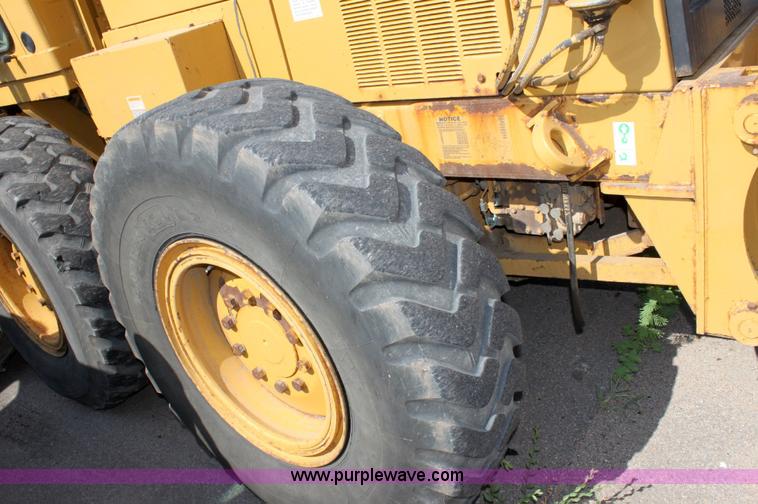image for item A2580 1995 Caterpillar 140H motor grader