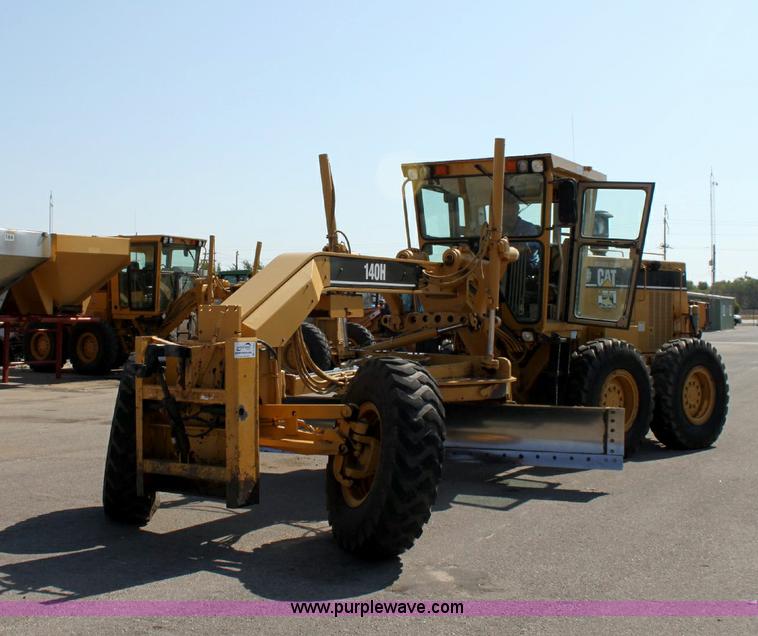 image for item A2581 2000 Caterpillar 140H motor grader