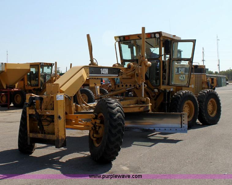 image for item A2581 2000 Caterpillar 140H motor grader