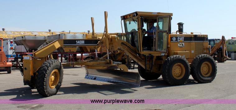 image for item A2581 2000 Caterpillar 140H motor grader