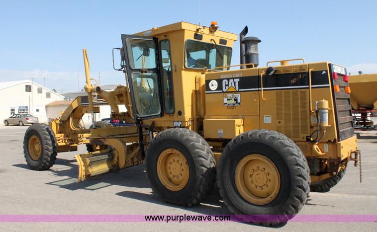 image for item A2581 2000 Caterpillar 140H motor grader