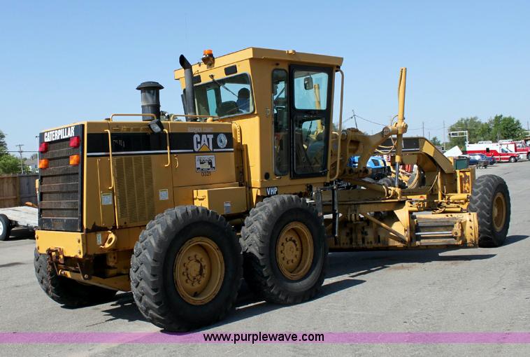 image for item A2581 2000 Caterpillar 140H motor grader