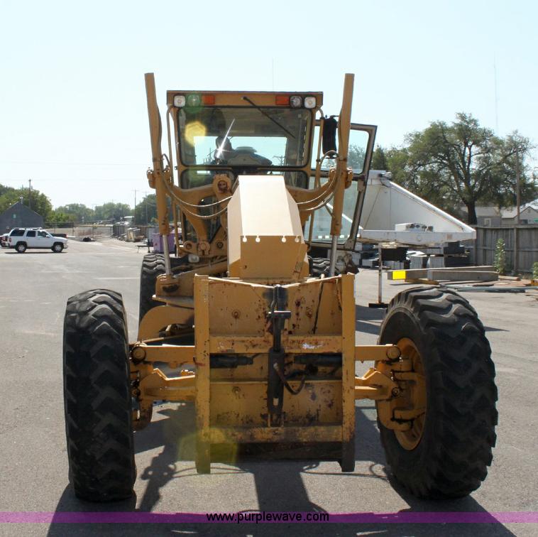 image for item A2581 2000 Caterpillar 140H motor grader