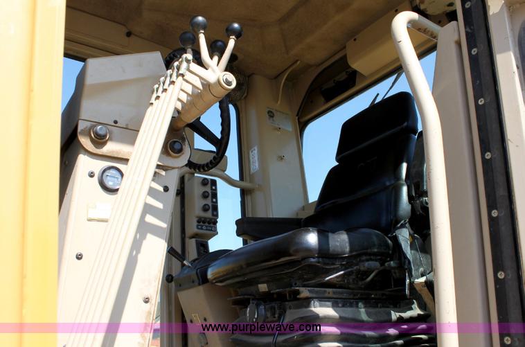 image for item A2581 2000 Caterpillar 140H motor grader