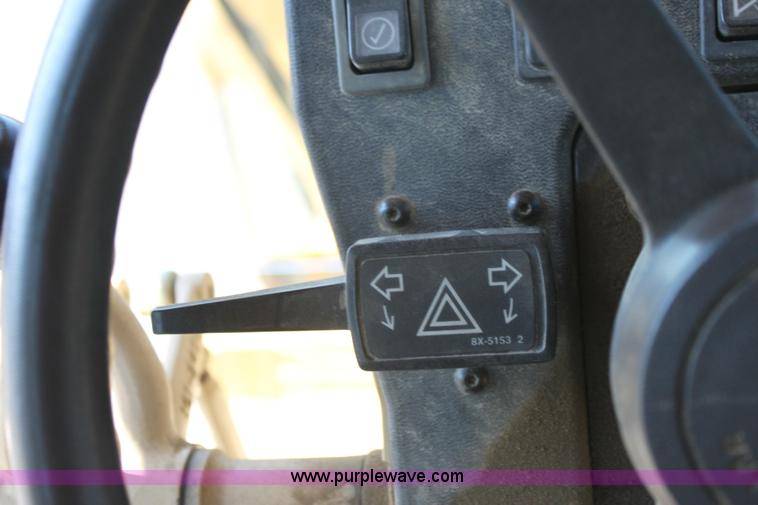 image for item A2581 2000 Caterpillar 140H motor grader