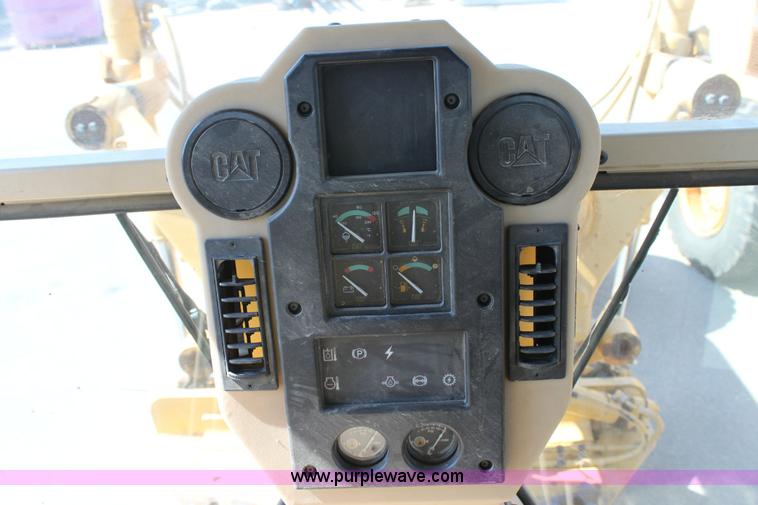 image for item A2581 2000 Caterpillar 140H motor grader