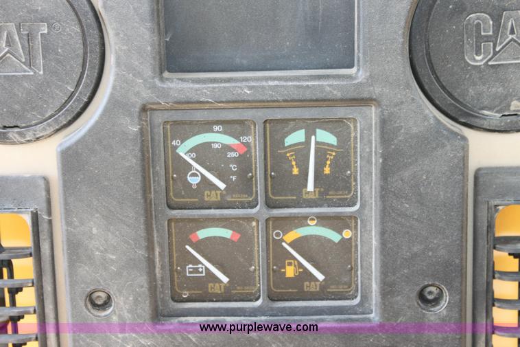 image for item A2581 2000 Caterpillar 140H motor grader