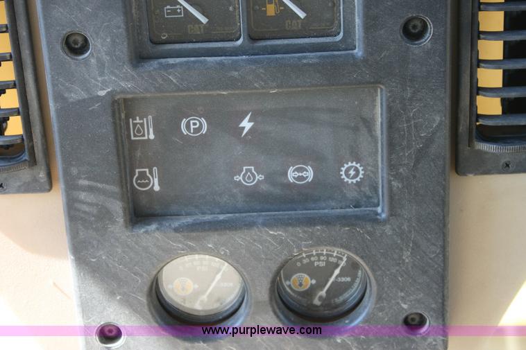 image for item A2581 2000 Caterpillar 140H motor grader