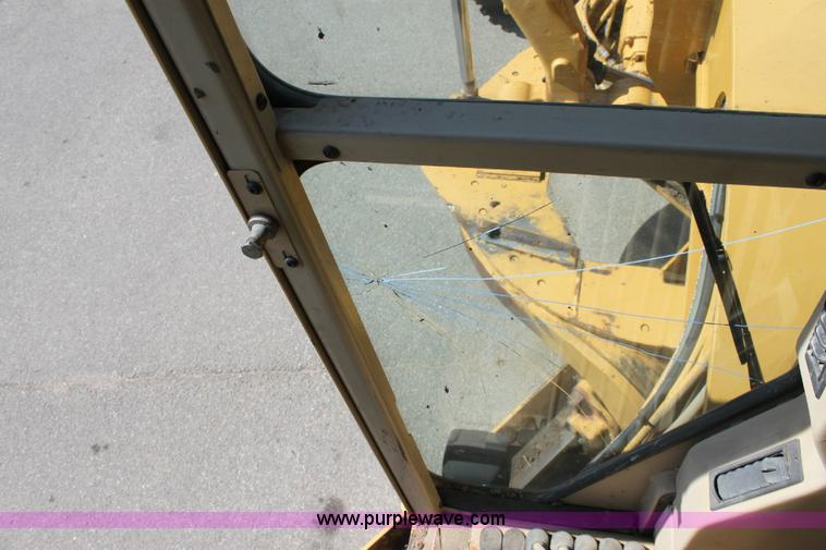 image for item A2581 2000 Caterpillar 140H motor grader