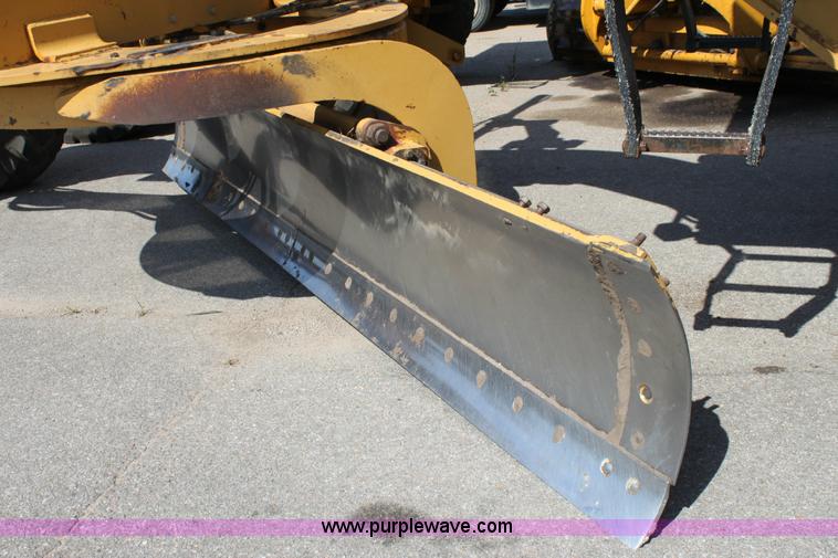 image for item A2581 2000 Caterpillar 140H motor grader