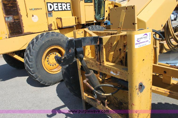 image for item A2581 2000 Caterpillar 140H motor grader